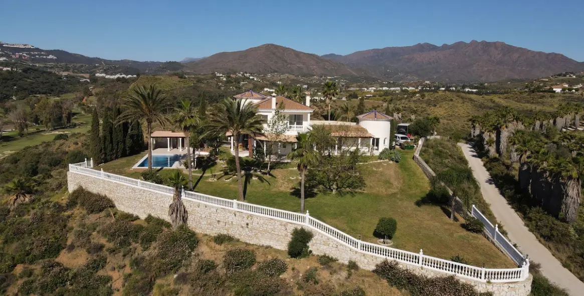 Long-term rent of detached villa in La Cala de Mijas 1