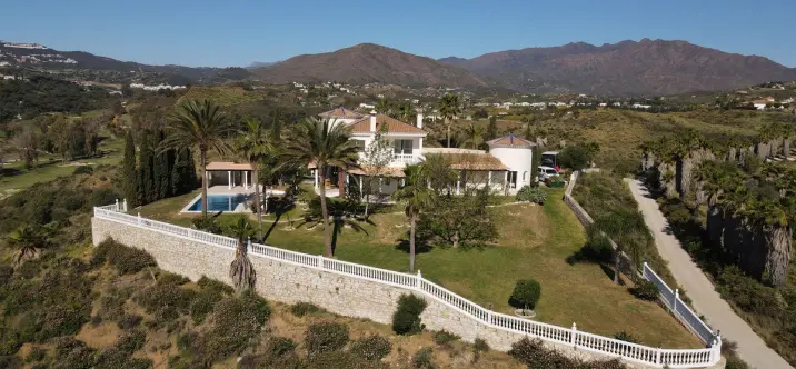 Long-term rent of detached villa in La Cala de Mijas 0