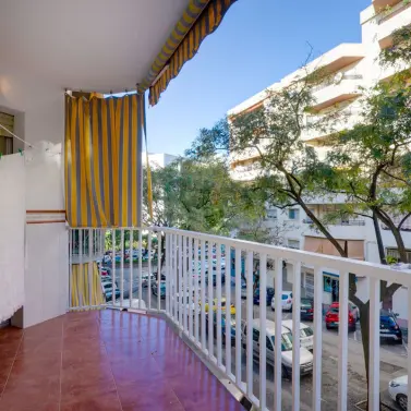 Sale of middle floor apartment in Estepona