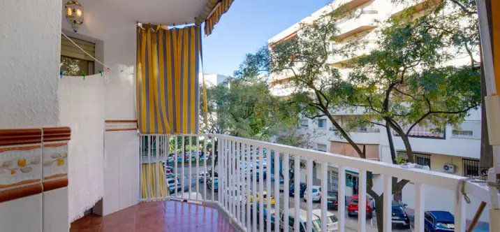 Sale of middle floor apartment in Estepona 0
