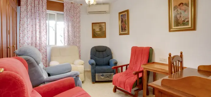 Sale of middle floor apartment in Estepona 3