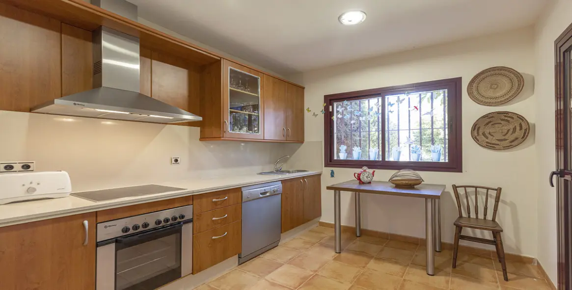 Sale of ground floor apartment in Manilva 11