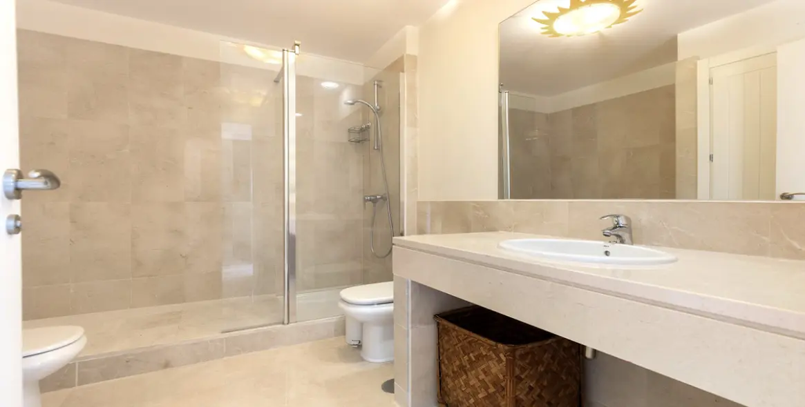 Sale of ground floor apartment in Manilva 20