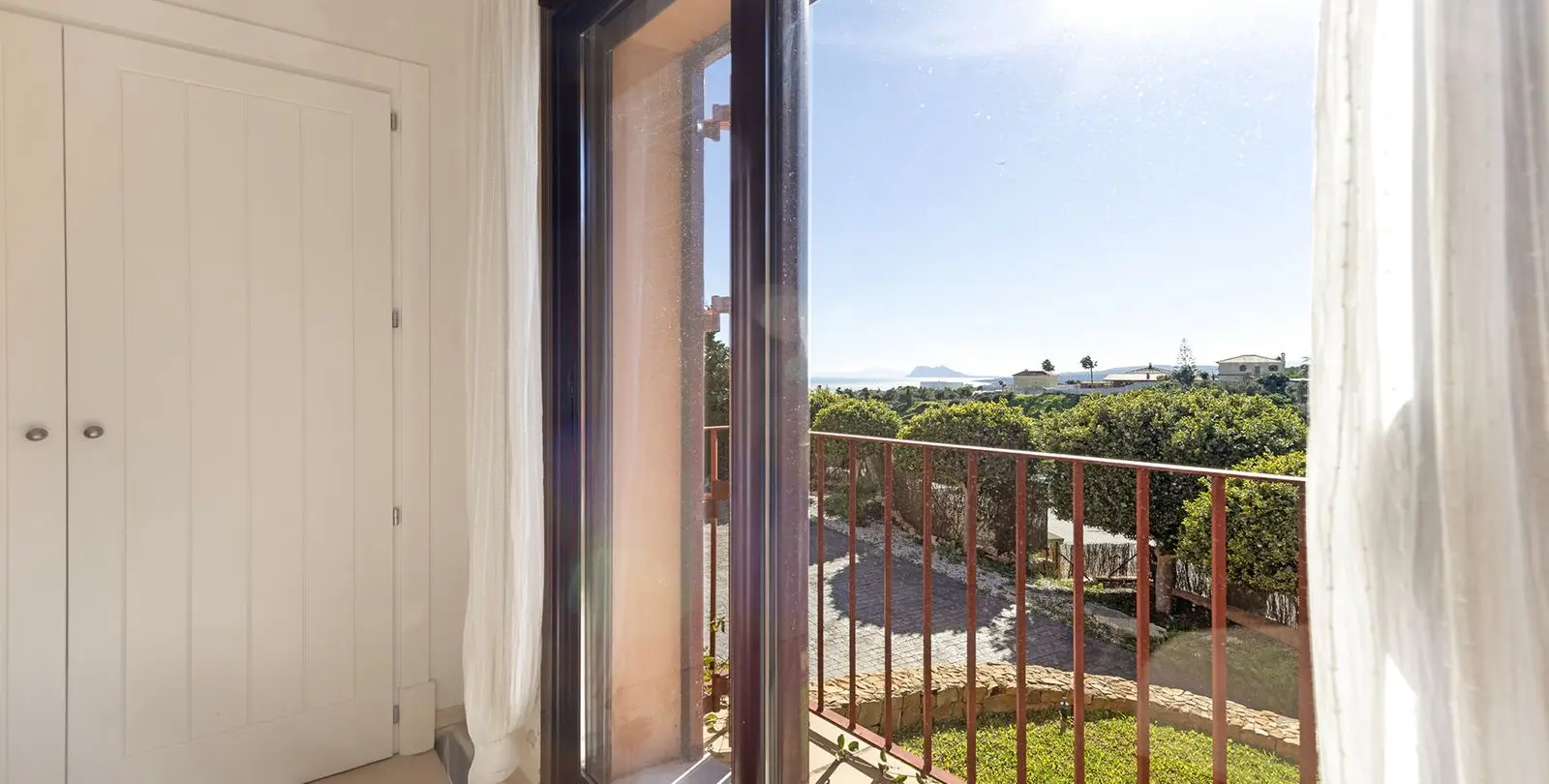 Sale of ground floor apartment in Manilva 4