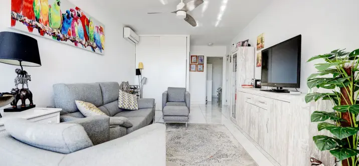 Sale of detached villa in Calahonda 1