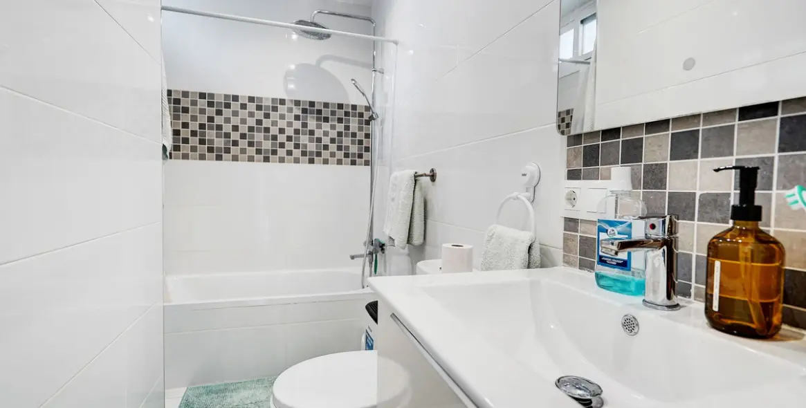 Sale of detached villa in Calahonda 9