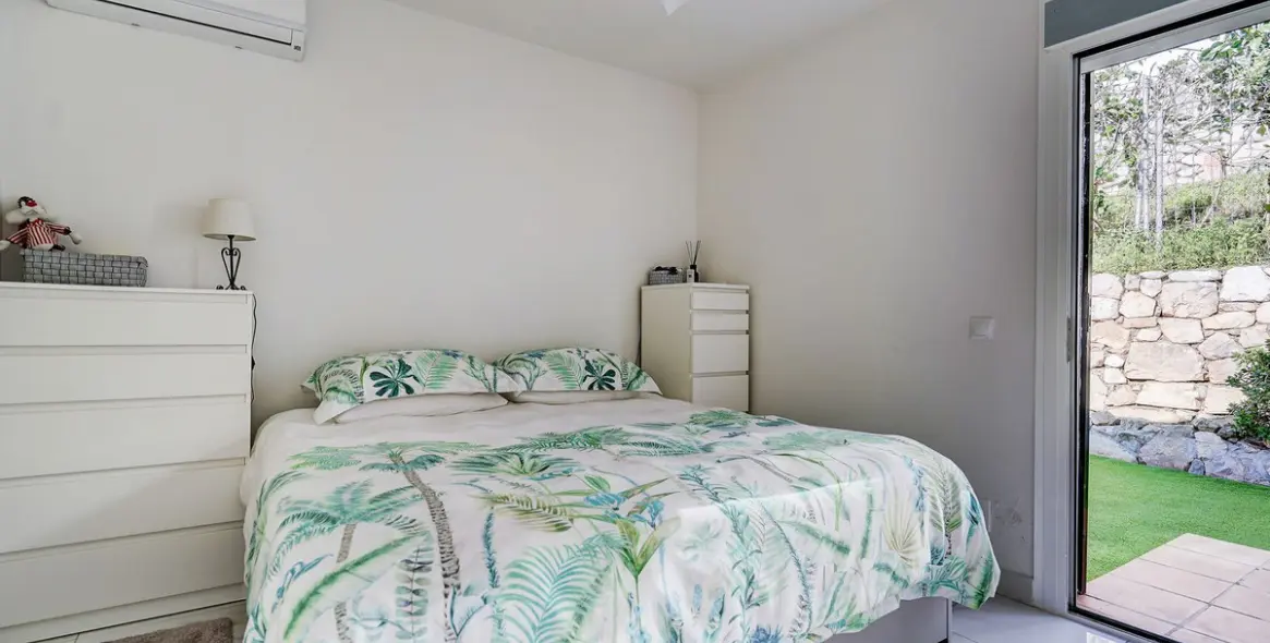 Sale of detached villa in Calahonda 10