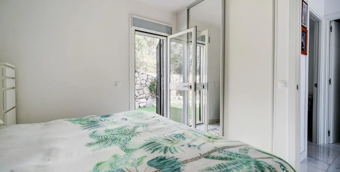 Sale of detached villa in Calahonda 11