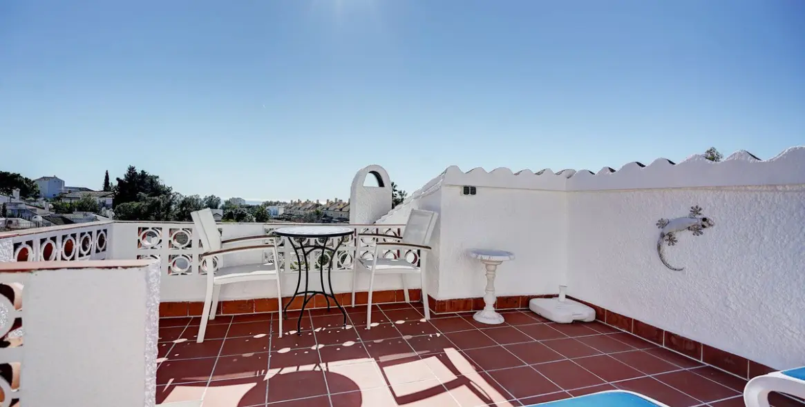 Sale of detached villa in Calahonda 15