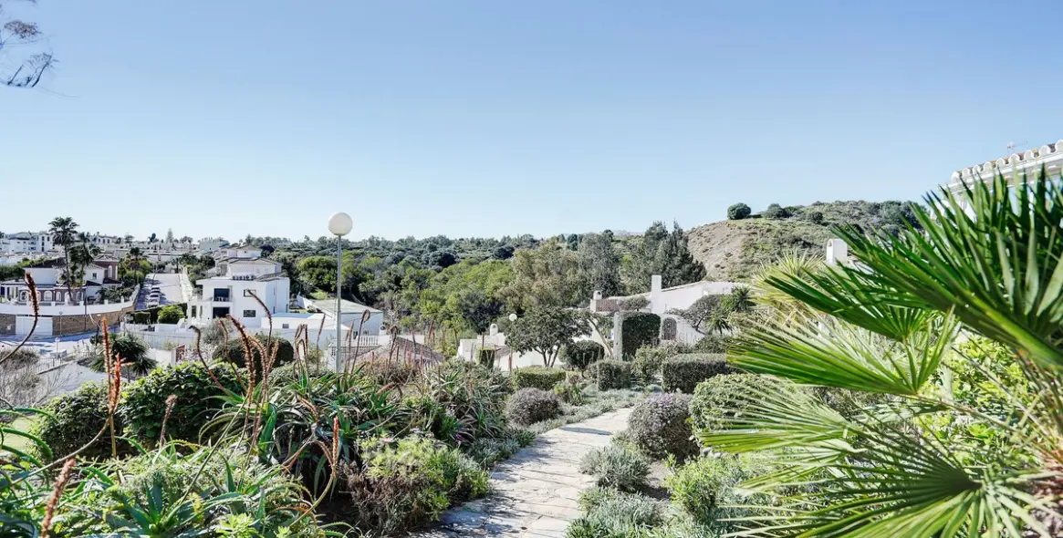 Sale of detached villa in Calahonda 18