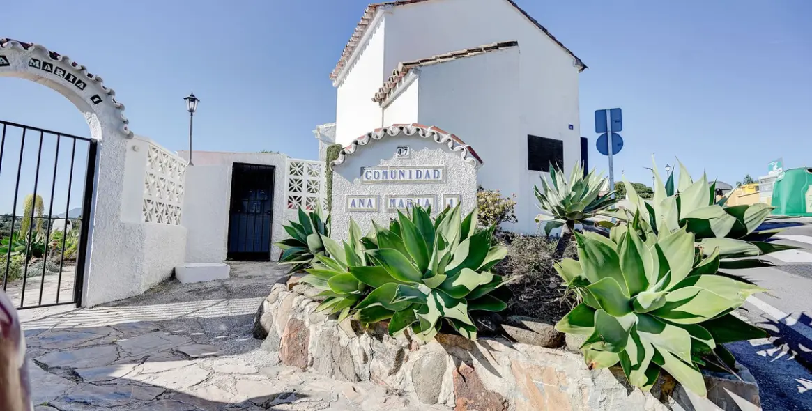 Sale of detached villa in Calahonda 20
