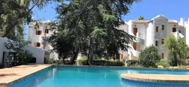 Sale of middle floor apartment in Nueva Andalucía 0