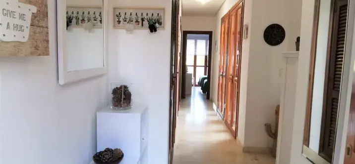Sale of middle floor apartment in Nueva Andalucía 2