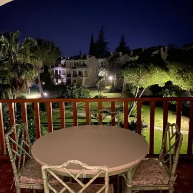 Sale of middle floor apartment in Nueva Andalucía