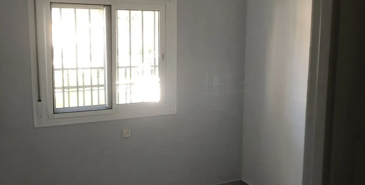 Продажа дома на две семьи в Calahonda 5