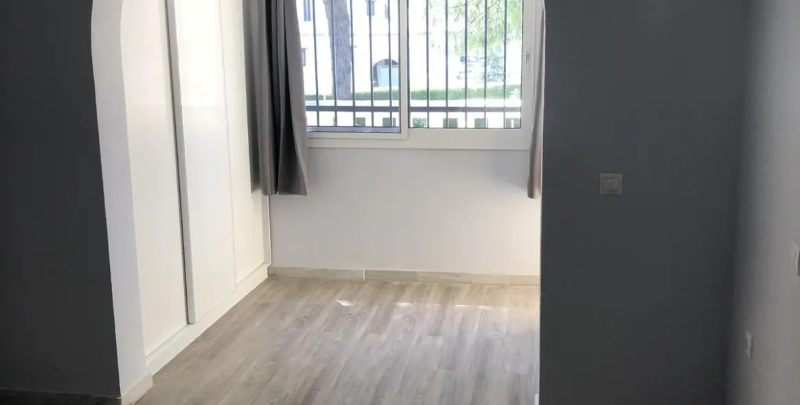 Продажа дома на две семьи в Calahonda 7