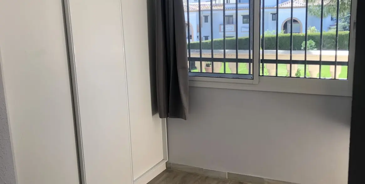 Продажа дома на две семьи в Calahonda 8