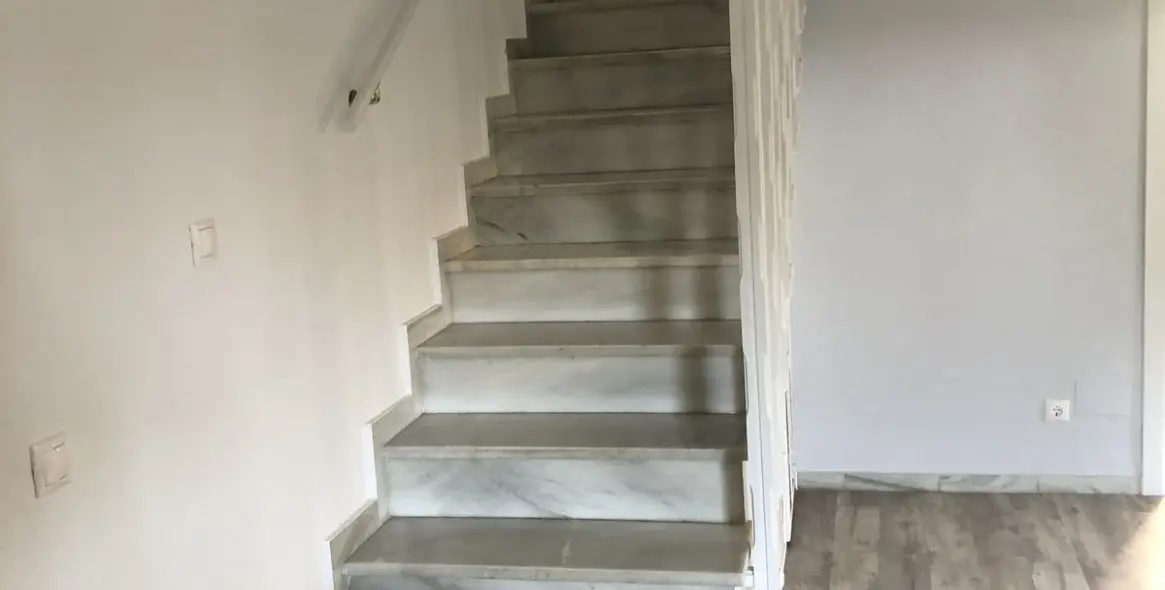 Продажа дома на две семьи в Calahonda 18