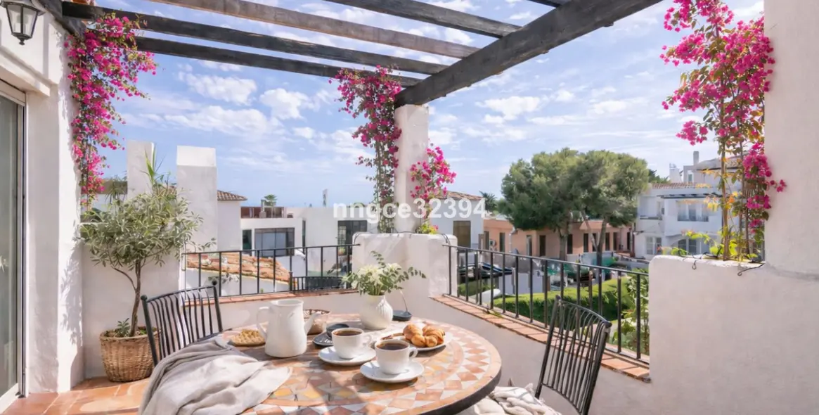 Sale of penthouse in El Paraiso 1