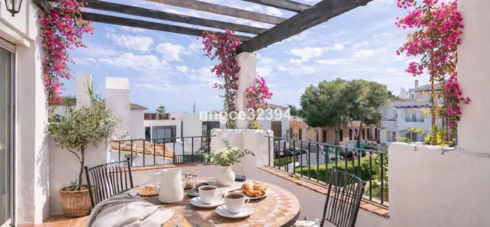 Sale of penthouse in El Paraiso 0