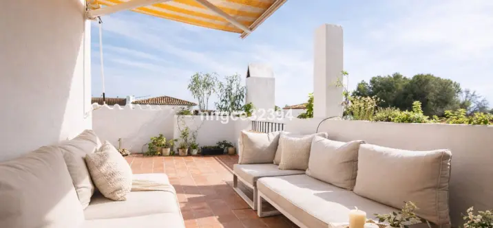 Sale of penthouse in El Paraiso 1