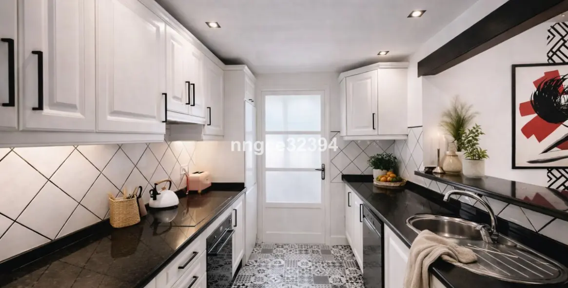 Sale of penthouse in El Paraiso 11