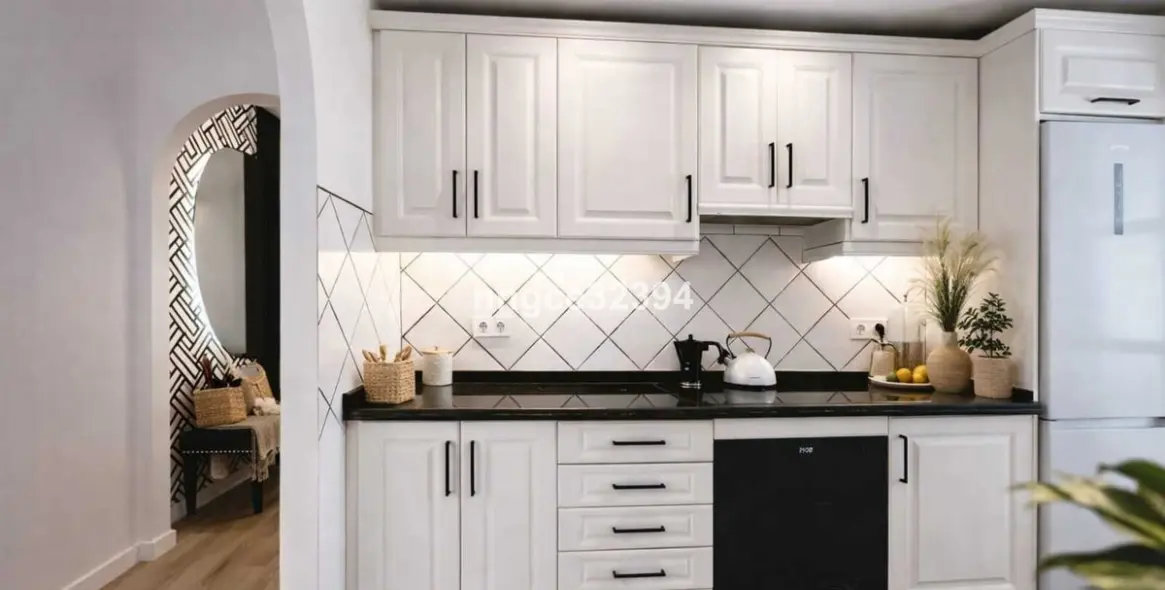 Sale of penthouse in El Paraiso 12