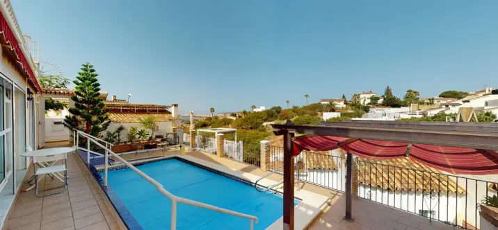 Sale of detached villa in Caleta de Vélez 3