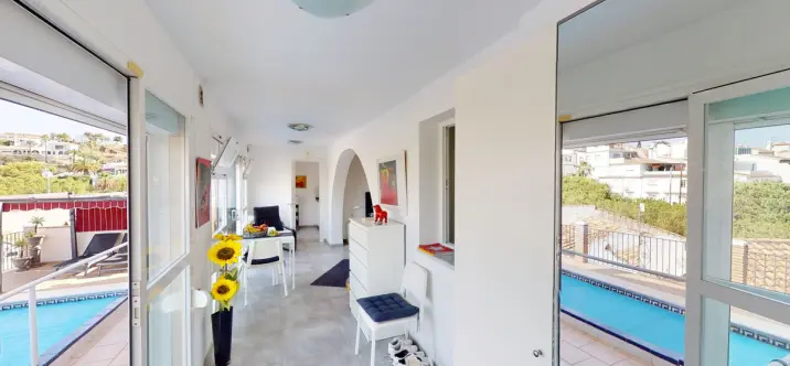 Sale of detached villa in Caleta de Vélez 4