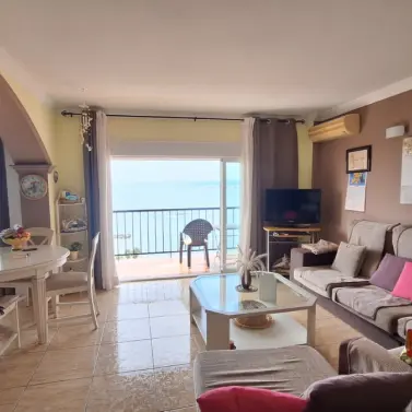 Sale of middle floor apartment in Estepona