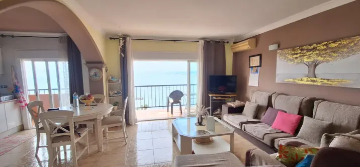 Sale of middle floor apartment in Estepona 3