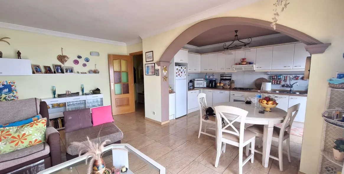 Sale of middle floor apartment in Estepona 5