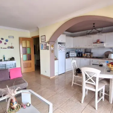 Sale of middle floor apartment in Estepona