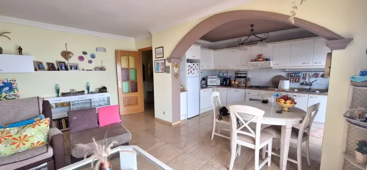 Sale of middle floor apartment in Estepona 4