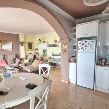 Sale of middle floor apartment in Estepona