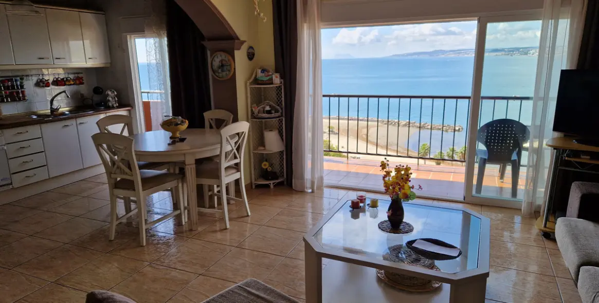 Sale of middle floor apartment in Estepona 8