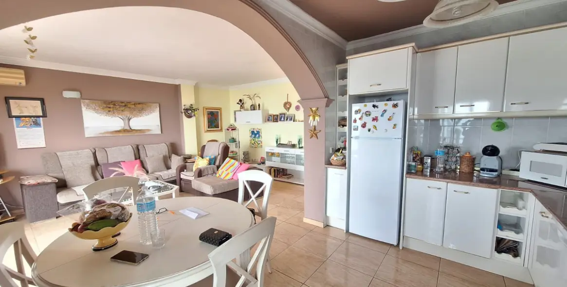 Sale of middle floor apartment in Estepona 10