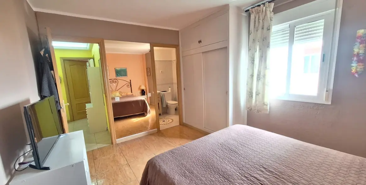 Sale of middle floor apartment in Estepona 11