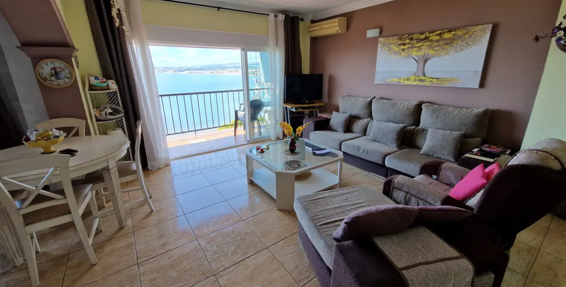 Sale of middle floor apartment in Estepona 12