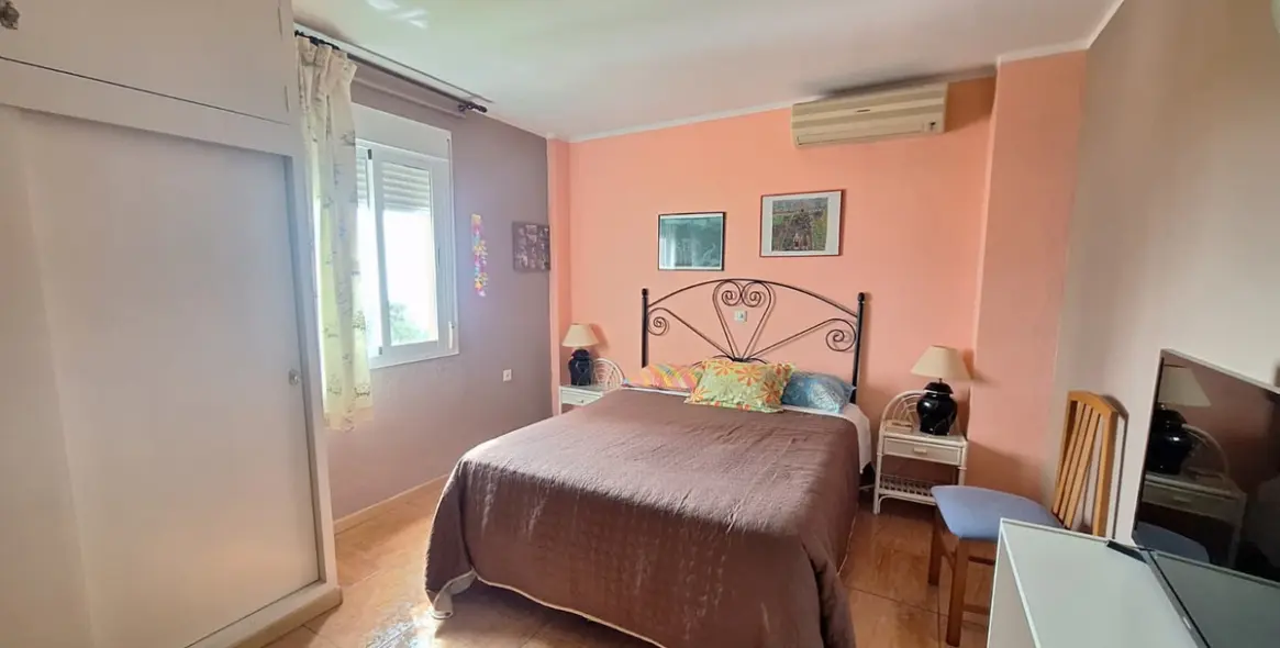 Sale of middle floor apartment in Estepona 13