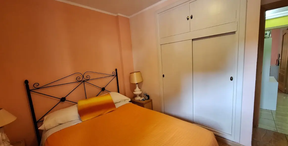 Sale of middle floor apartment in Estepona 15