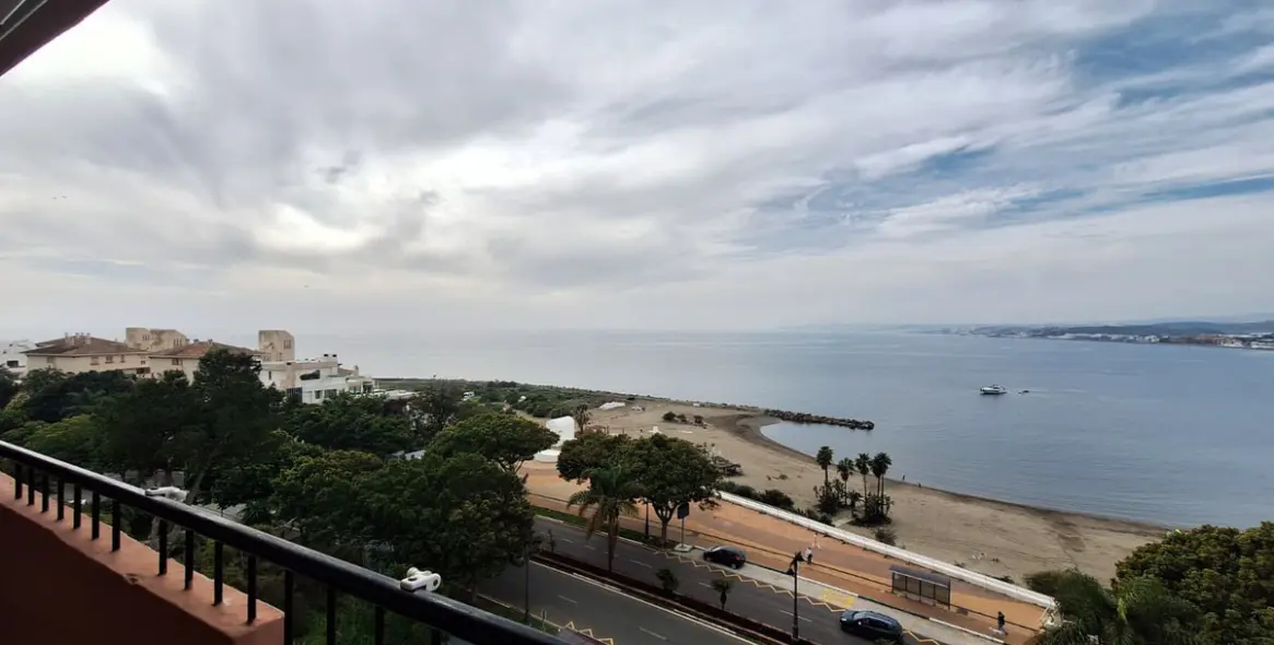 Sale of middle floor apartment in Estepona 17