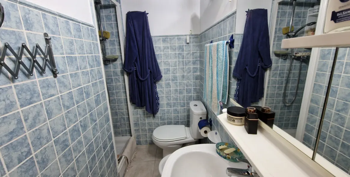 Sale of middle floor apartment in Estepona 19