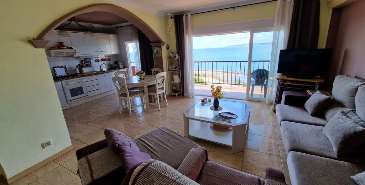 Sale of middle floor apartment in Estepona 3