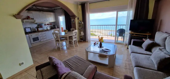 Sale of middle floor apartment in Estepona 2