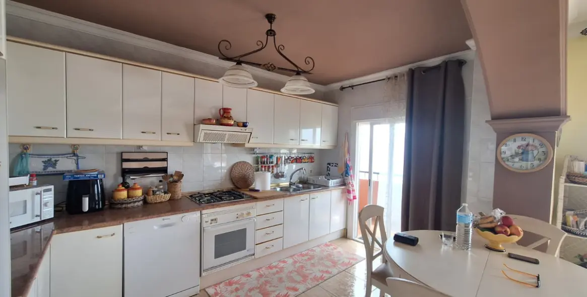 Sale of middle floor apartment in Estepona 5