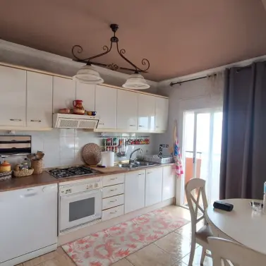 Sale of middle floor apartment in Estepona
