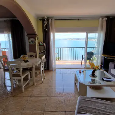 Sale of middle floor apartment in Estepona