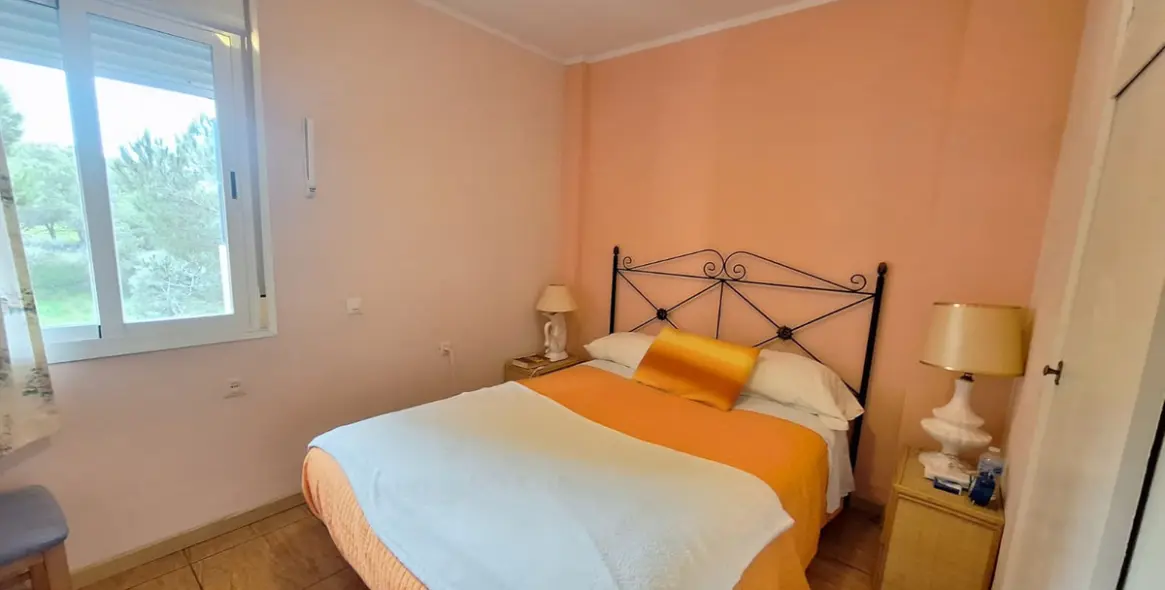 Sale of middle floor apartment in Estepona 14