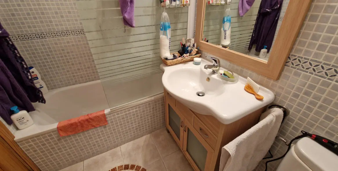 Sale of middle floor apartment in Estepona 21